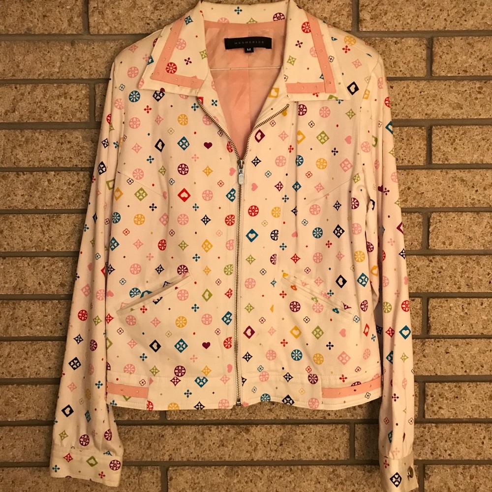 Gorgeous white print zip front jacket by Mesmerize